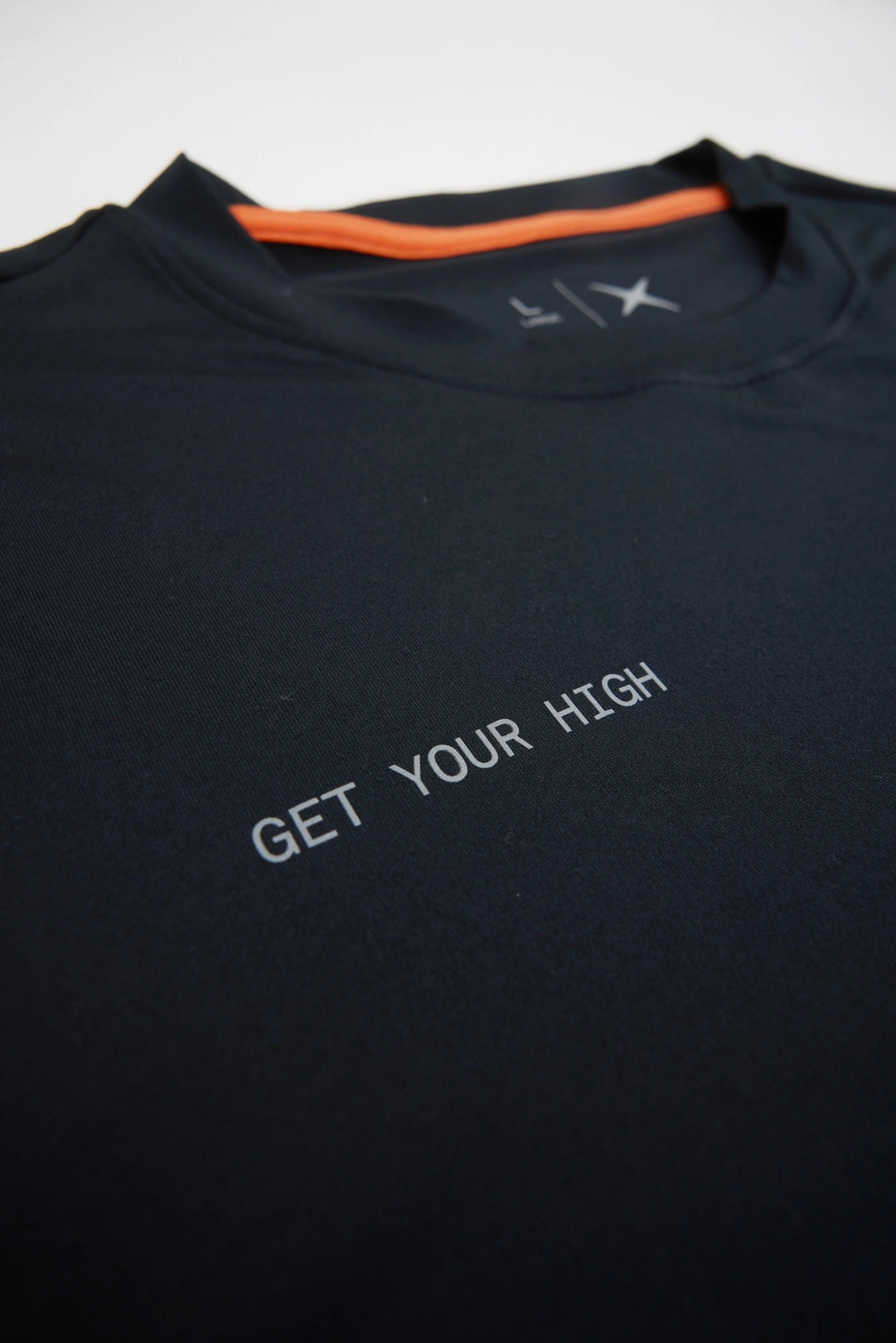 BLACK TRAIN TEE