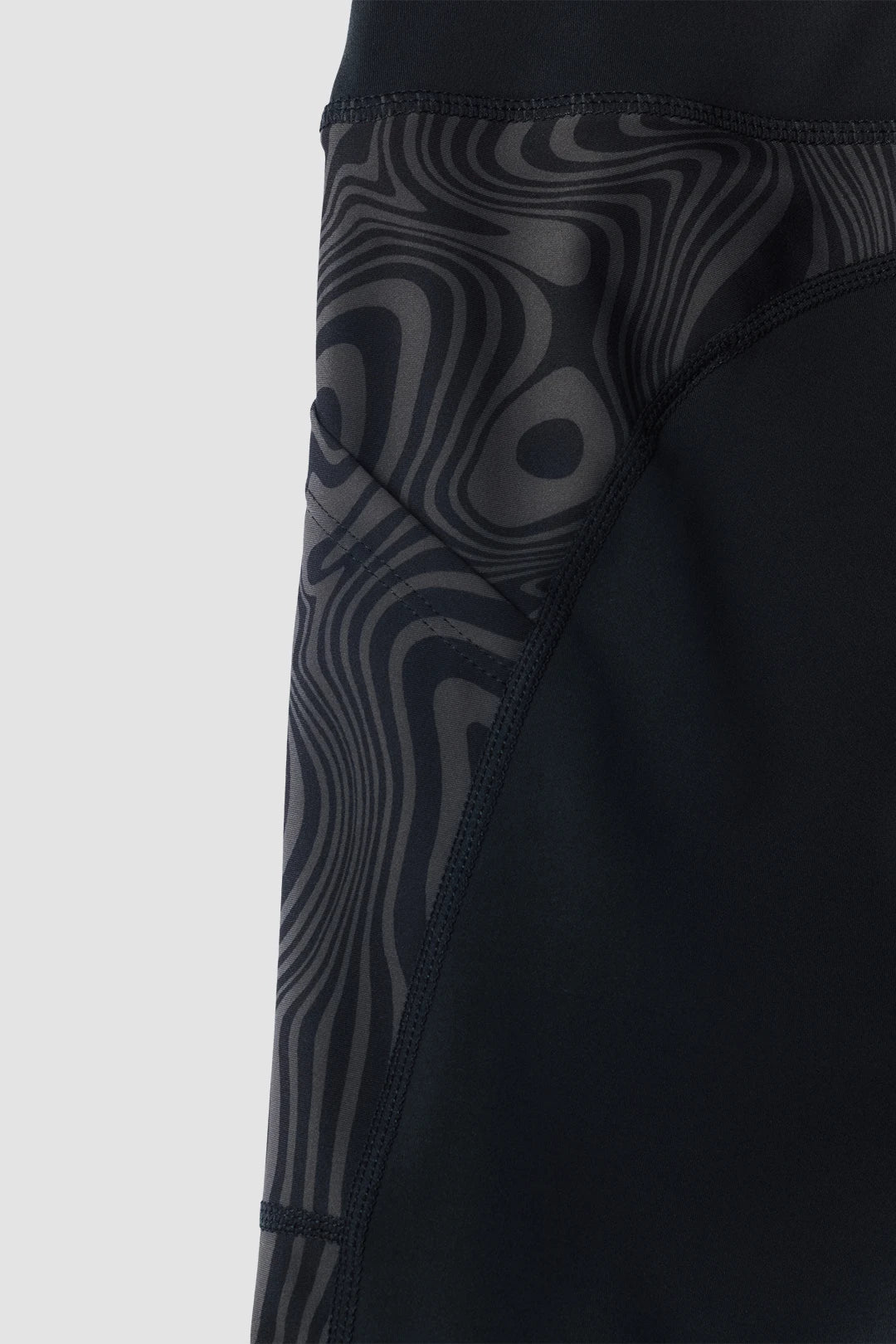 BLACK TRAIN WOMAN LEGGINS