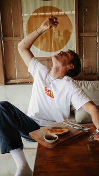 CAMISETA SUN SEEKERS BLANCA