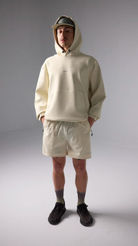 SUDADERA CON CAPUCHA TECH DUSTY CREAM