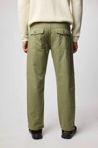 PANTALÓN STRAIGHT PATCHED IGUANA GREEN