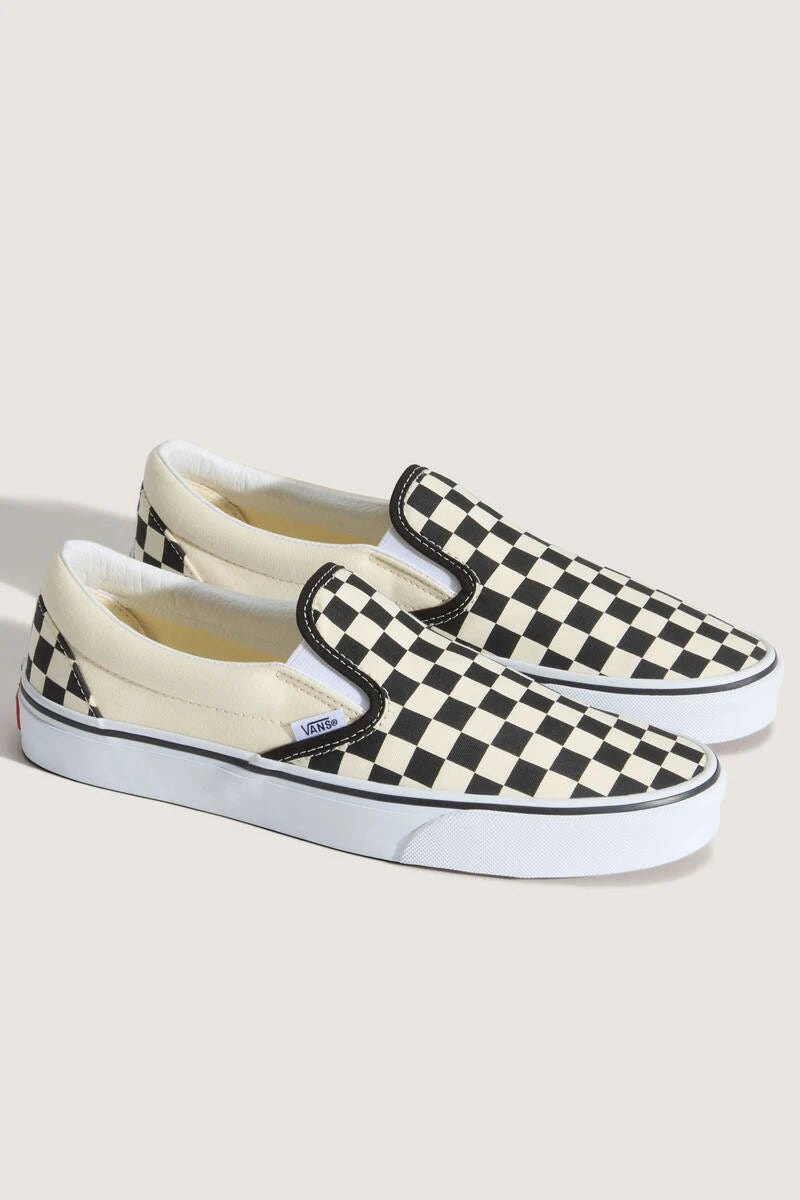 BLACK CLASSIC SLIP-ON VANS SNEAKERS