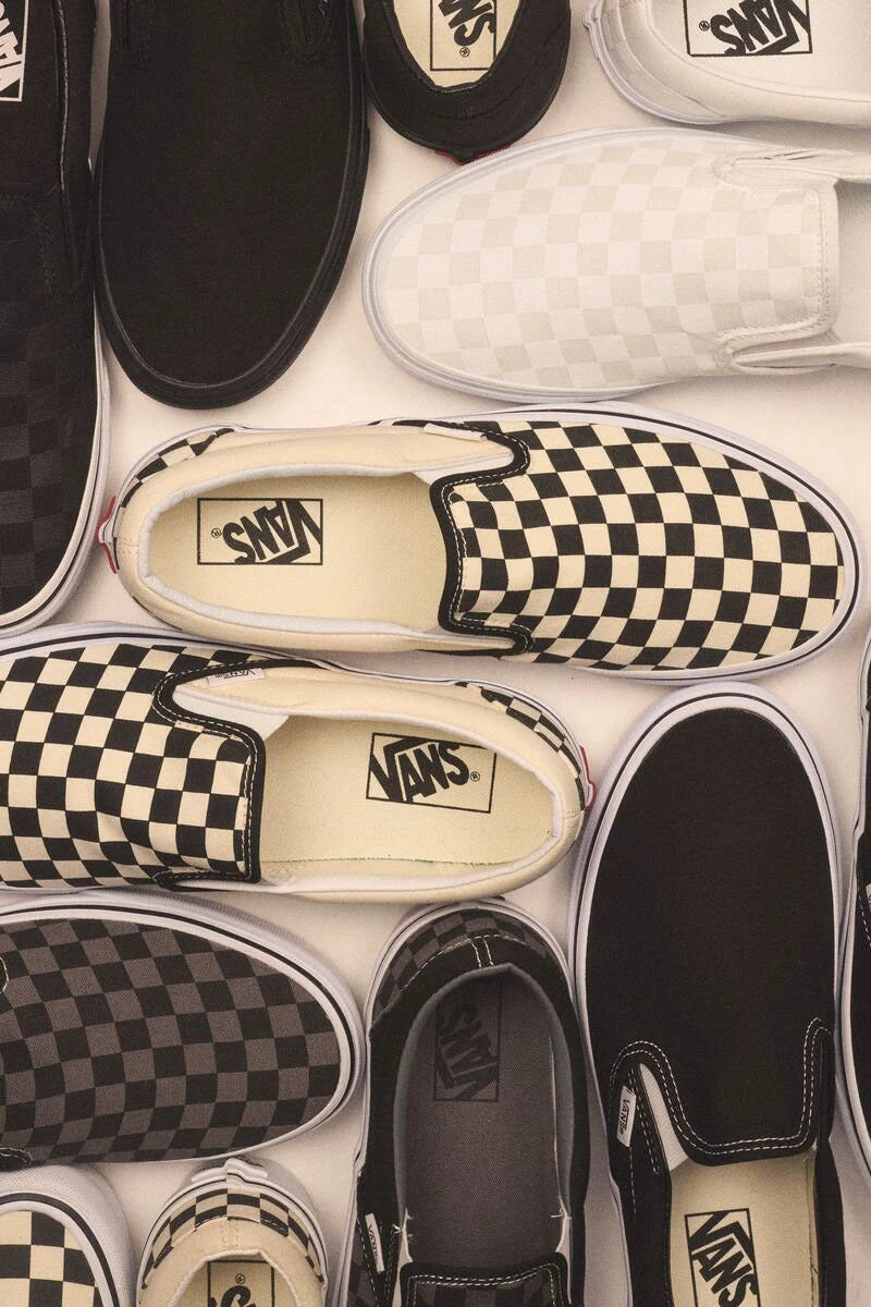 BLACK CLASSIC SLIP-ON VANS SNEAKERS
